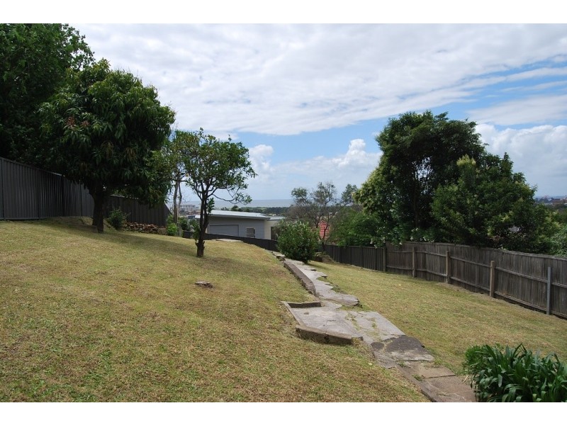 17 Gregory Street, Coniston NSW 2500