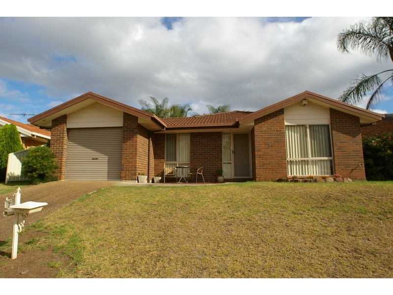 7 MacKillop Crescent, St Helens Park NSW 2560