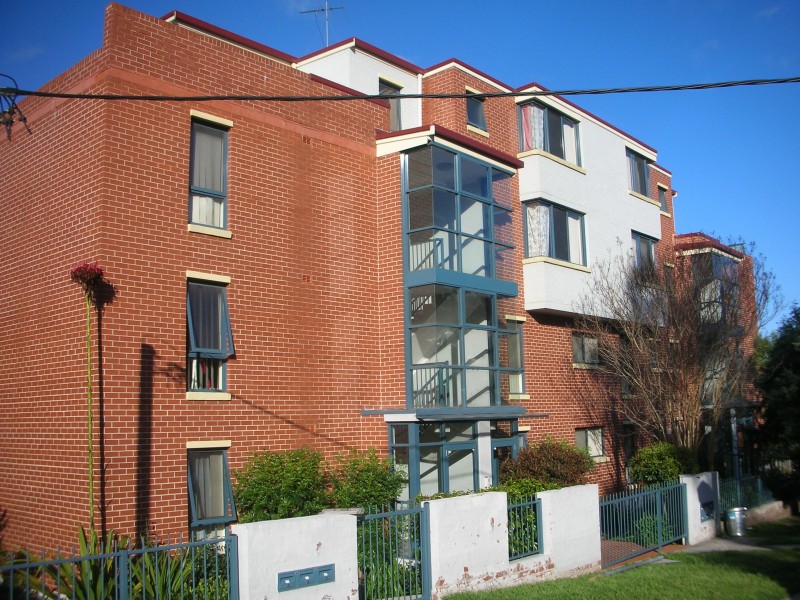 8/52 Woniora Rd, Hurstville NSW 2220