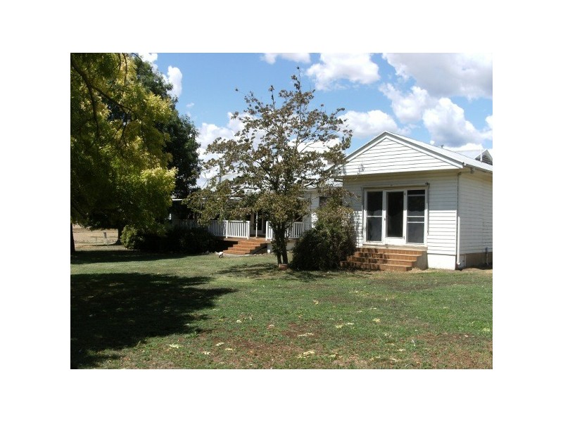 18 Westwood Road, Adelong NSW 2729