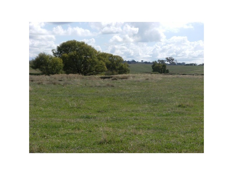 18 Westwood Road, Adelong NSW 2729