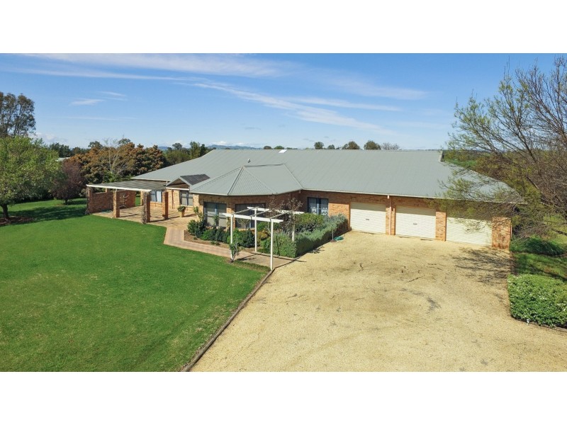 46 Carro Park Road, Cowra NSW 2794