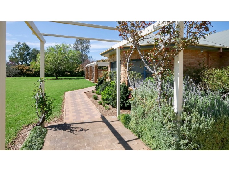 46 Carro Park Road, Cowra NSW 2794