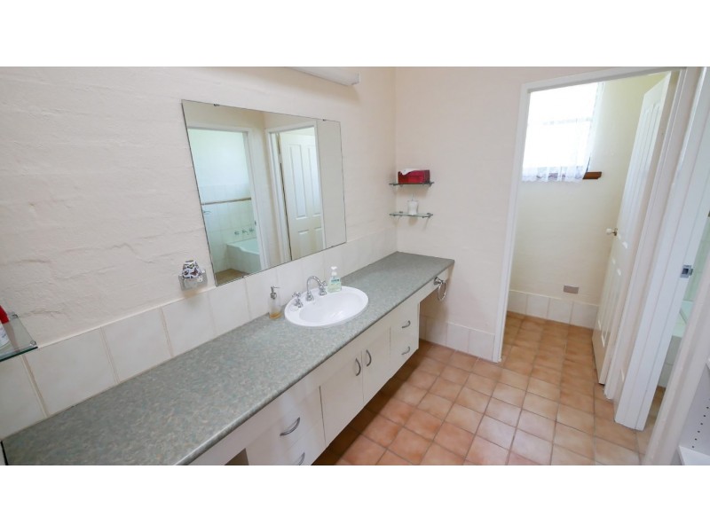 46 Carro Park Road, Cowra NSW 2794