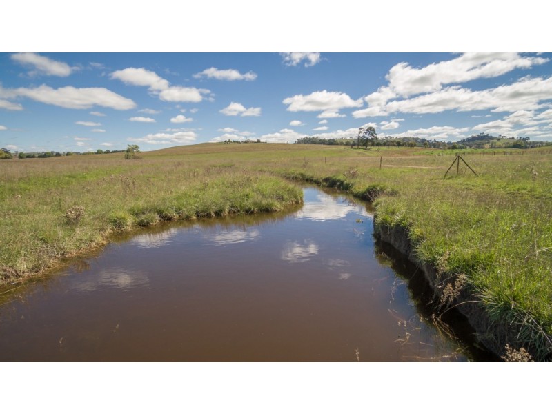 703 Dangarsleigh Road, Armidale NSW 2350