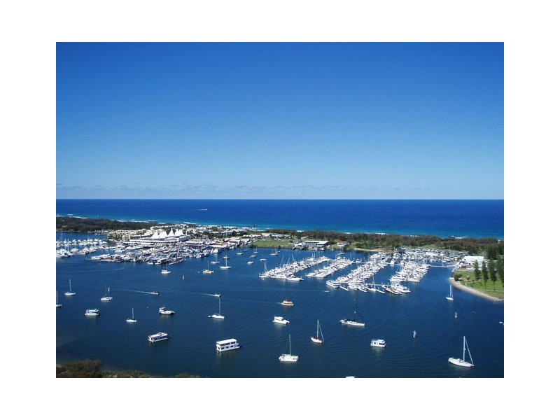 4 como, Southport QLD 4215