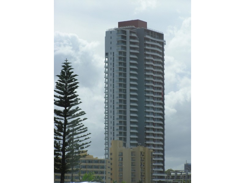 4 como, Southport QLD 4215