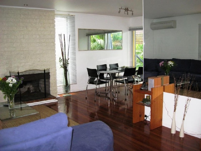 89 Burbong St, Chapel Hill QLD 4069