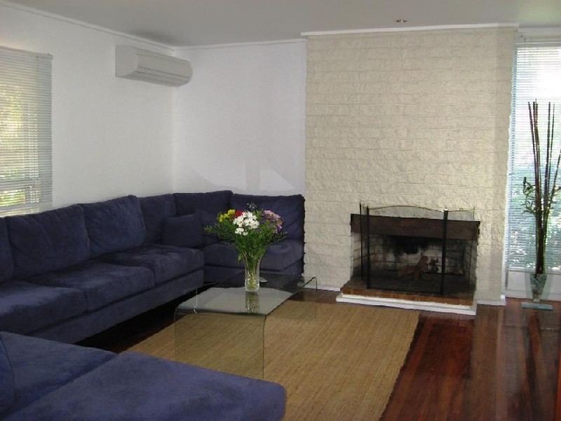 89 Burbong St, Chapel Hill QLD 4069