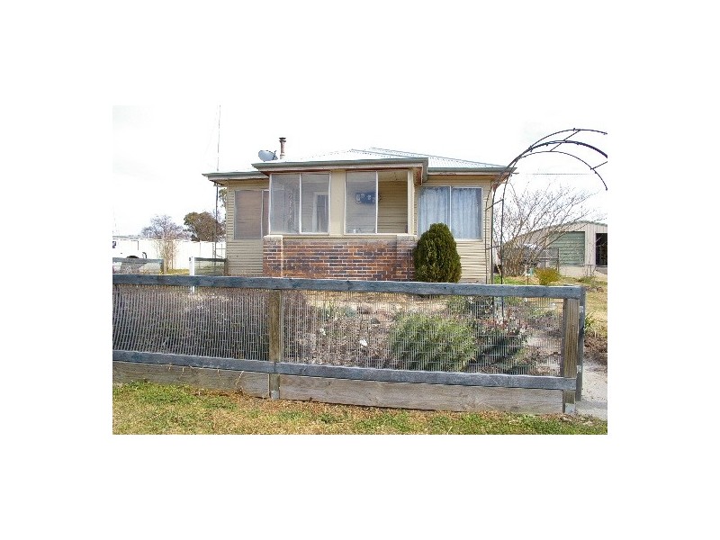 38 Park Street, Uralla NSW 2358