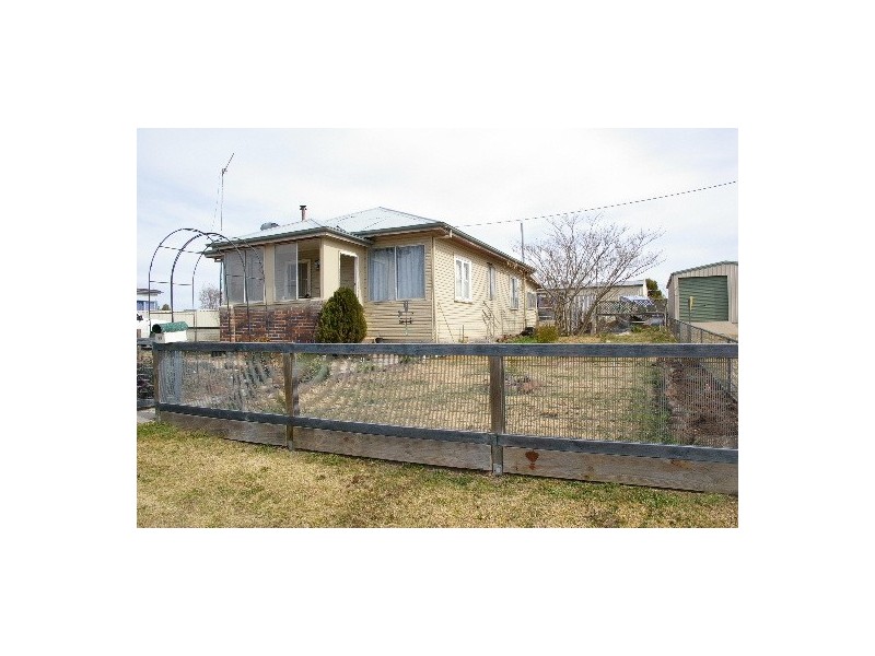 38 Park Street, Uralla NSW 2358