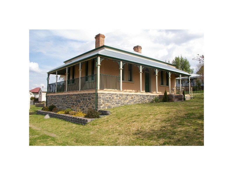 110 Bridge Street, Uralla NSW 2358