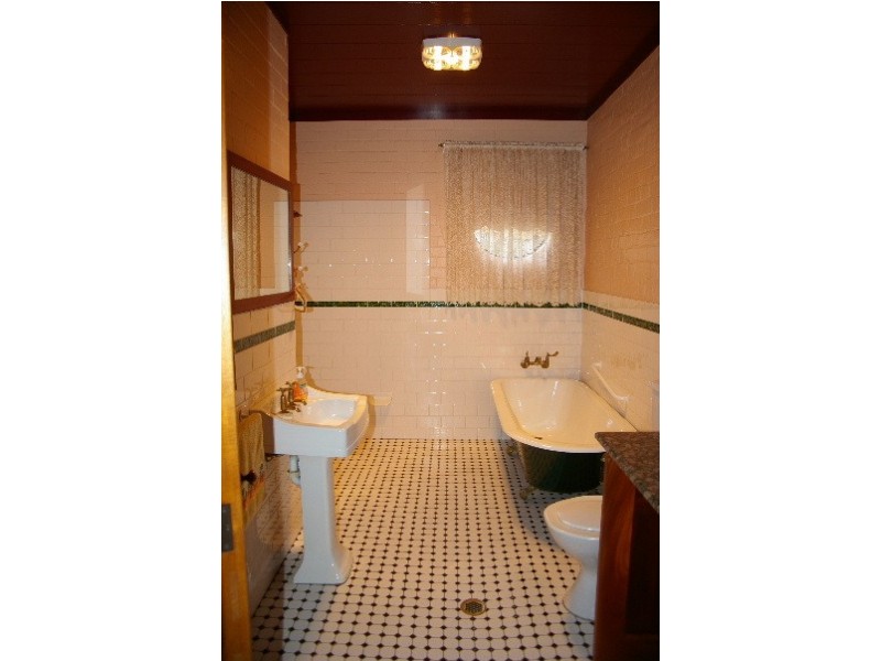 110 Bridge Street, Uralla NSW 2358