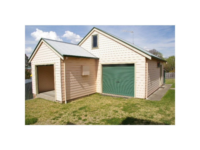 110 Bridge Street, Uralla NSW 2358
