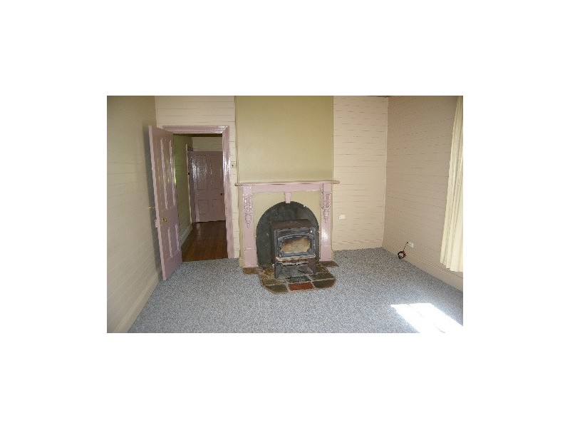 12 John Street, Uralla NSW 2358