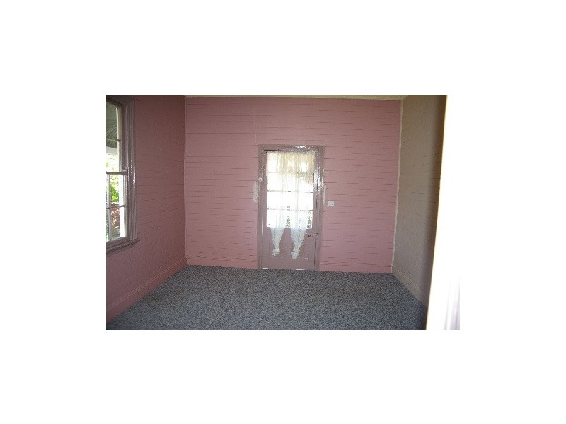 12 John Street, Uralla NSW 2358