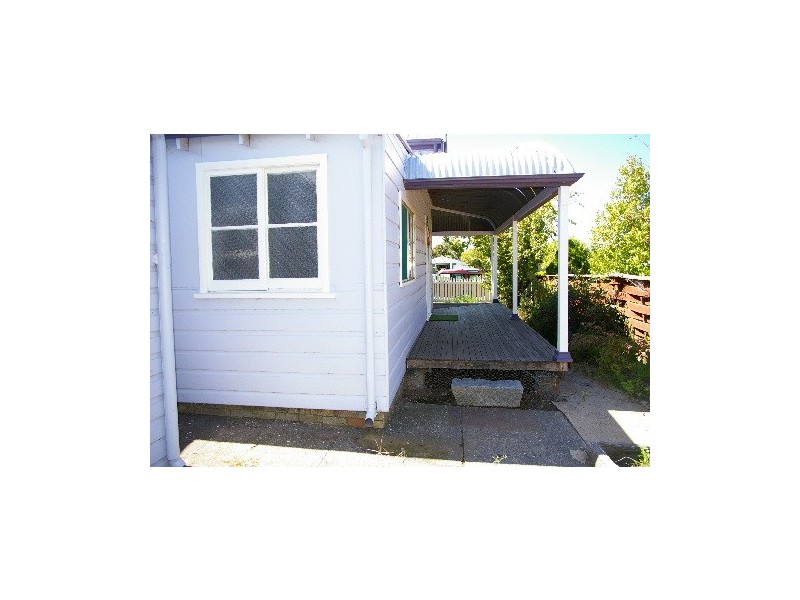 12 John Street, Uralla NSW 2358