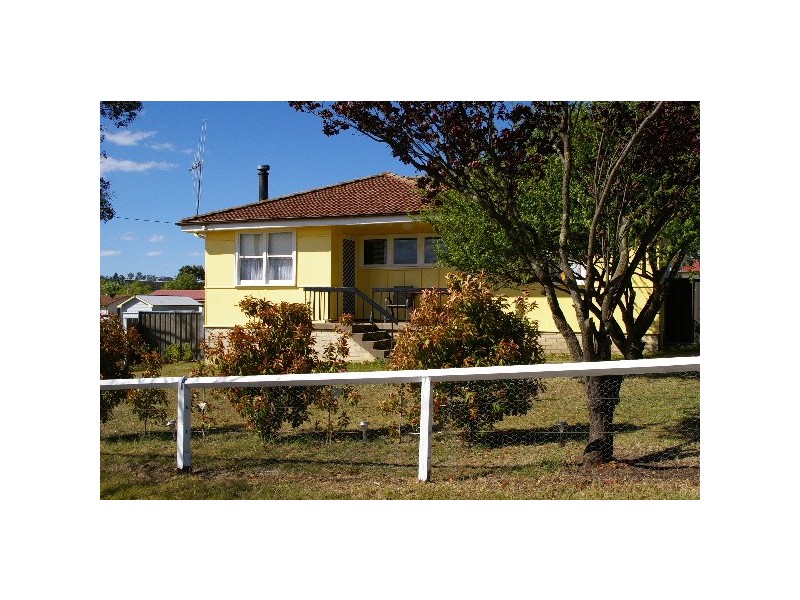 3 Prince Avenue, Uralla NSW 2358