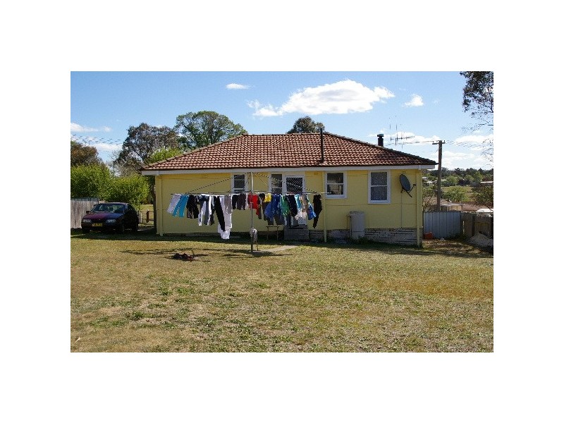 3 Prince Avenue, Uralla NSW 2358