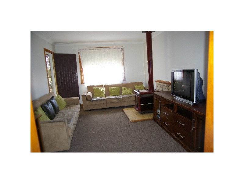 3 Prince Avenue, Uralla NSW 2358