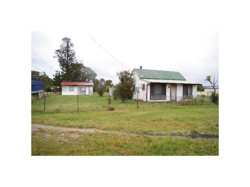 1 Ivon Court, Uralla NSW 2358