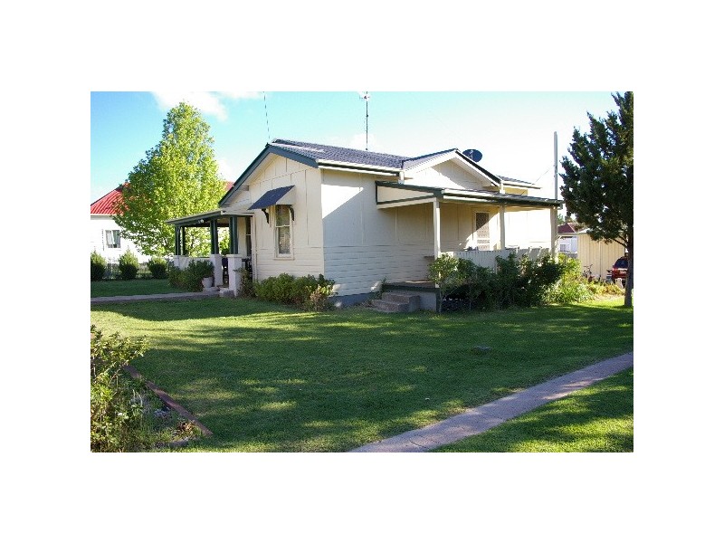 22 Salisbury Street, Uralla NSW 2358