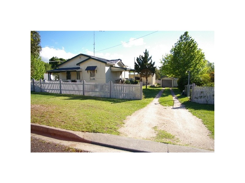 22 Salisbury Street, Uralla NSW 2358