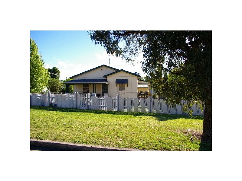 22 Salisbury Street, Uralla NSW 2358