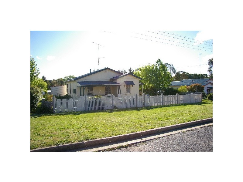 22 Salisbury Street, Uralla NSW 2358