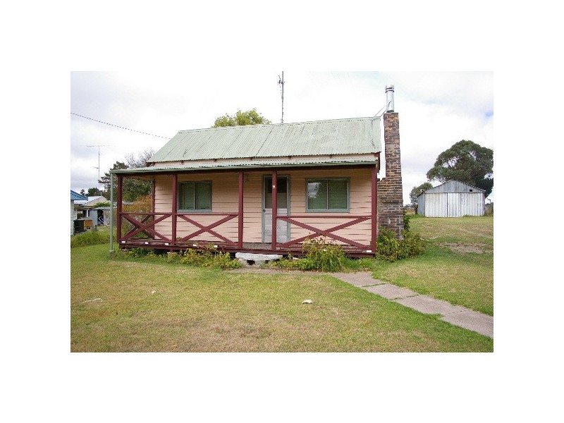 4 Rowan Avenue, Uralla NSW 2358