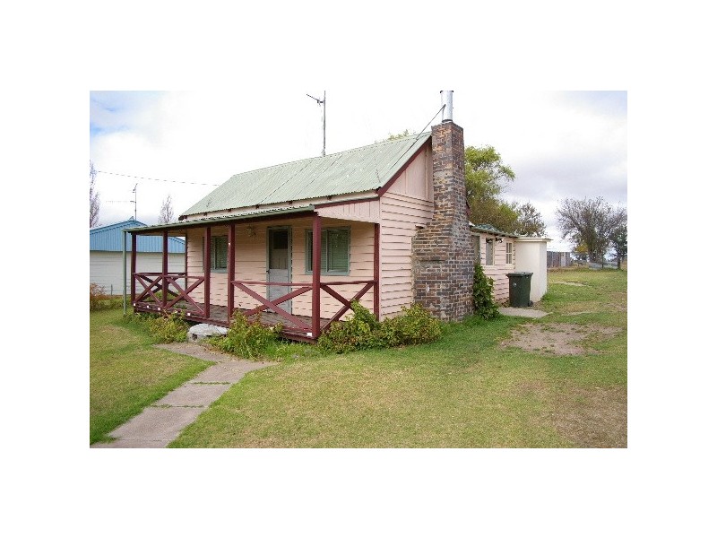 4 Rowan Avenue, Uralla NSW 2358