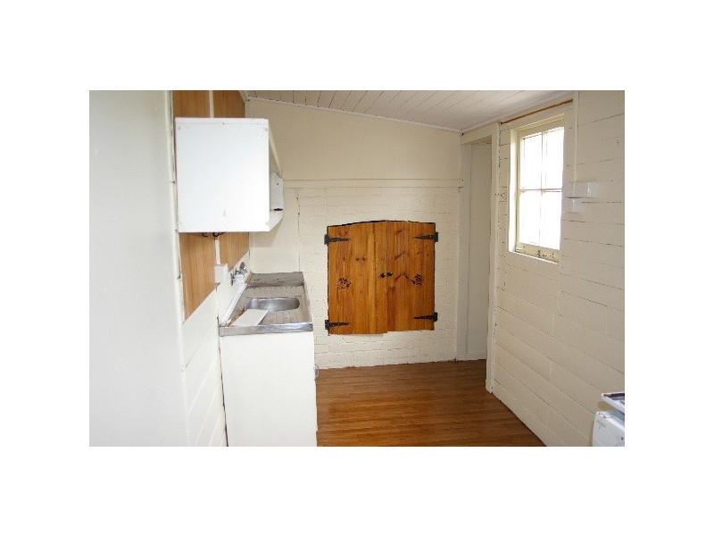 4 Rowan Avenue, Uralla NSW 2358