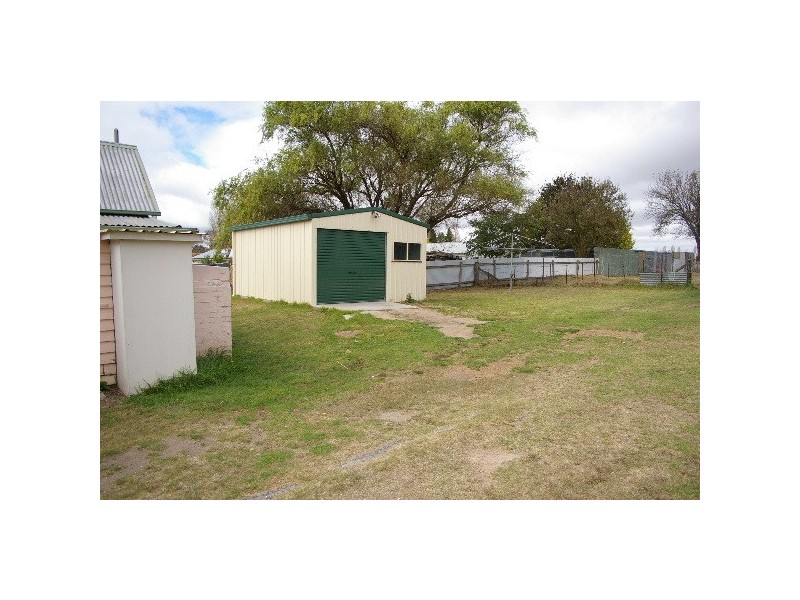 4 Rowan Avenue, Uralla NSW 2358