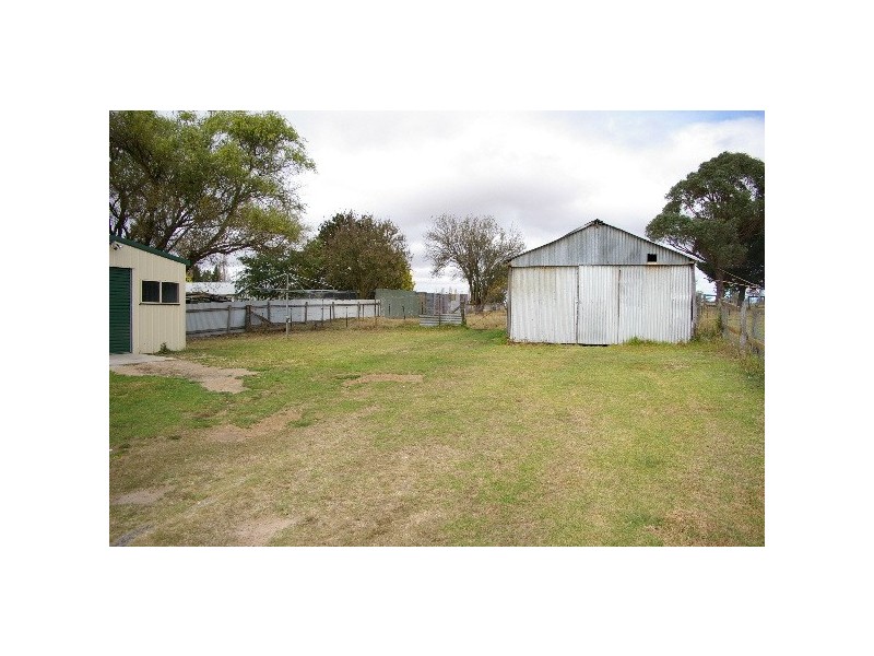 4 Rowan Avenue, Uralla NSW 2358