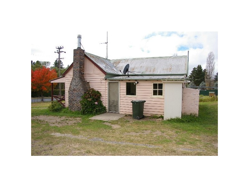 4 Rowan Avenue, Uralla NSW 2358