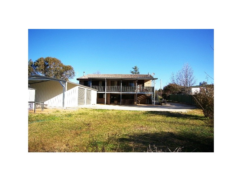 15 Rowan Avenue, Uralla NSW 2358