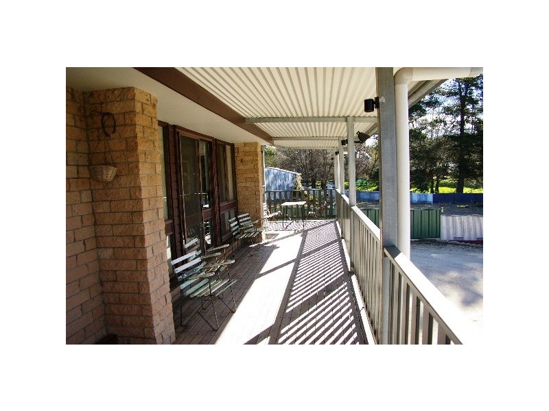 15 Rowan Avenue, Uralla NSW 2358