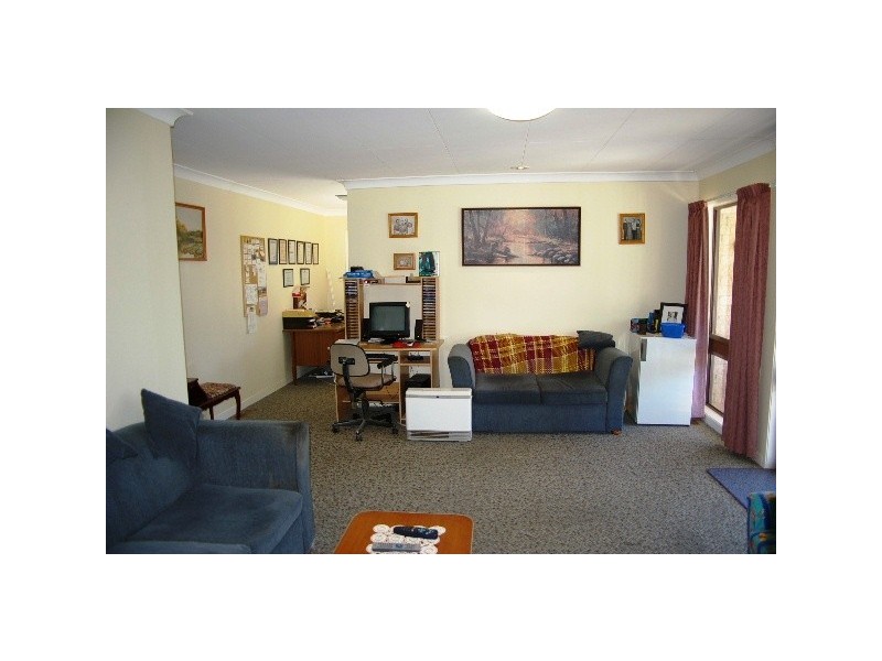 15 Rowan Avenue, Uralla NSW 2358