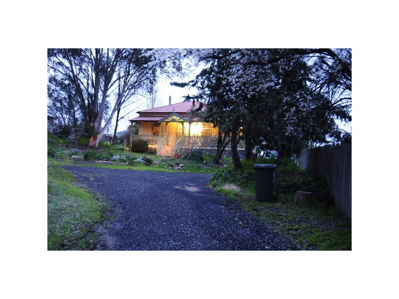 65 Bridge Street, Uralla NSW 2358