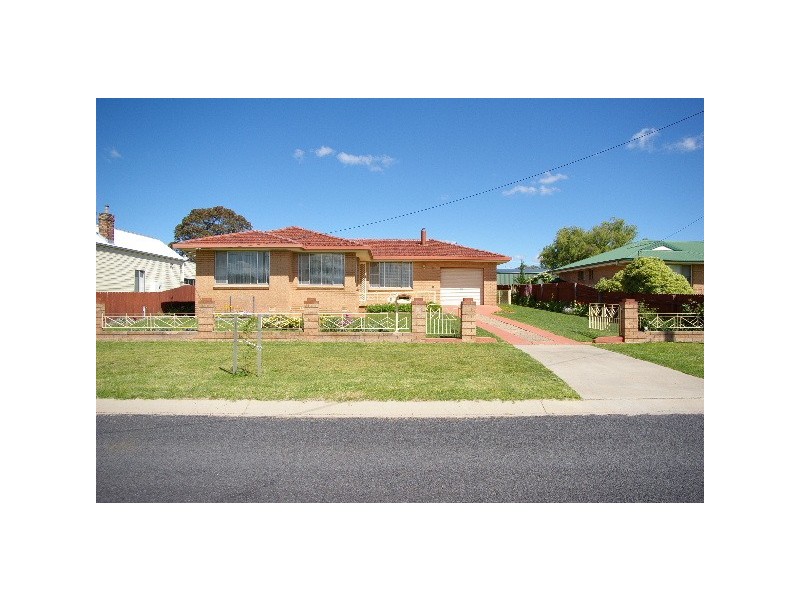 11 McMahon Street, Uralla NSW 2358