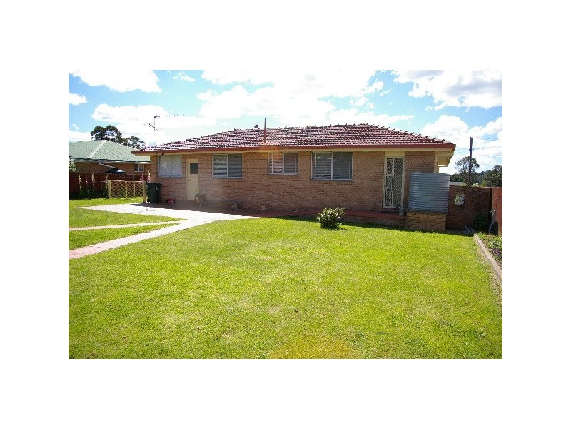 11 McMahon Street, Uralla NSW 2358