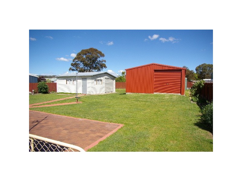 11 McMahon Street, Uralla NSW 2358
