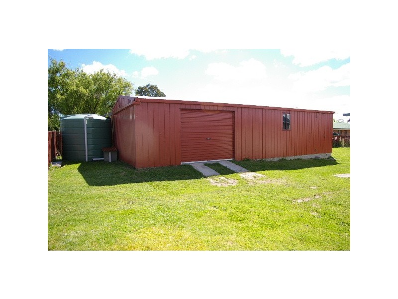 11 McMahon Street, Uralla NSW 2358