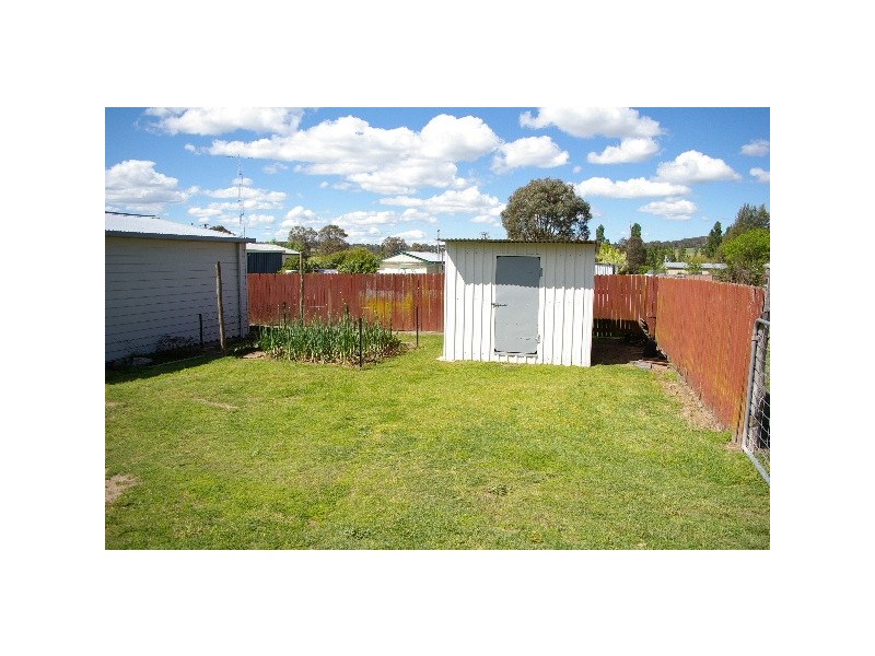 11 McMahon Street, Uralla NSW 2358