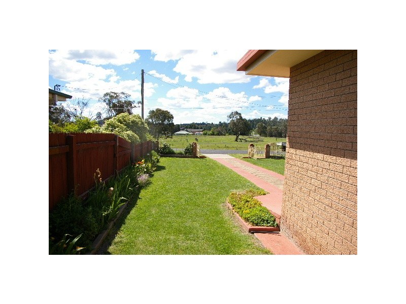 11 McMahon Street, Uralla NSW 2358