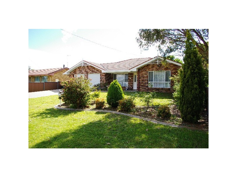 1A Plane Avenue, Uralla NSW 2358