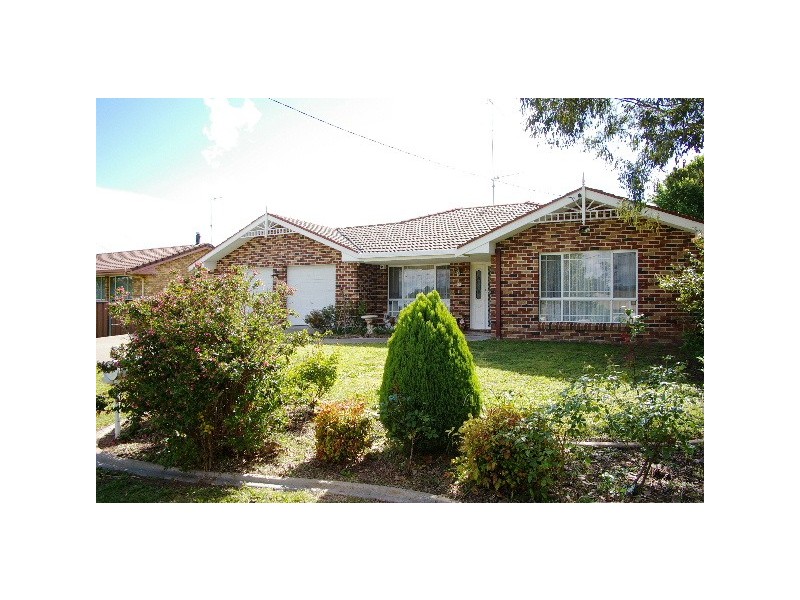 1A Plane Avenue, Uralla NSW 2358