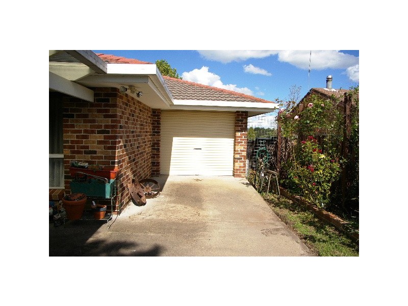 1A Plane Avenue, Uralla NSW 2358