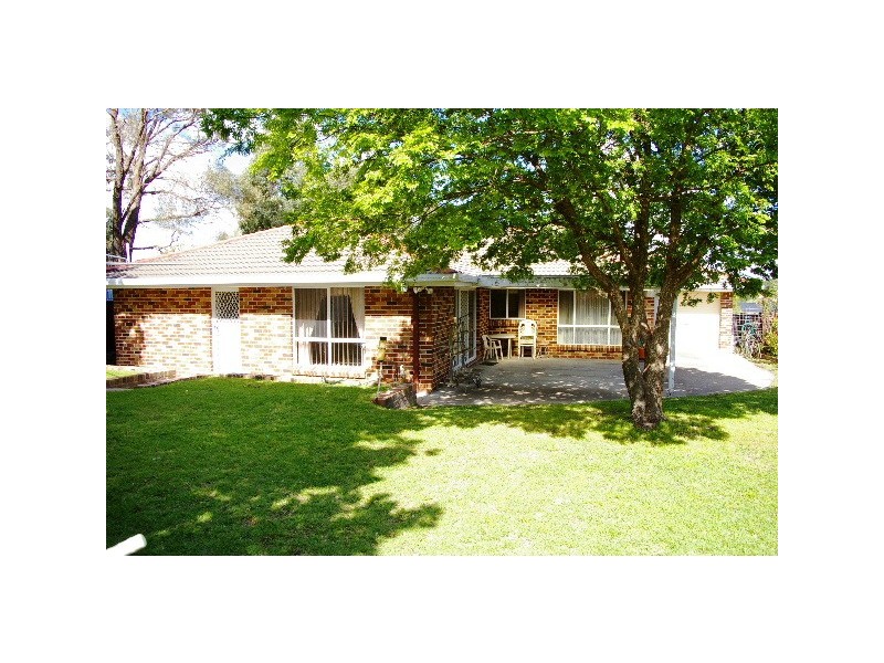 1A Plane Avenue, Uralla NSW 2358