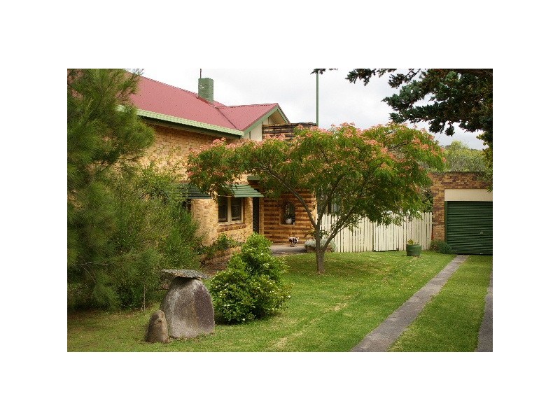 17 Bridge Street, Uralla NSW 2358